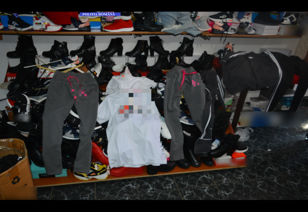 Zeci de articole de îmbrăcăminte şi încălţăminte contrafăcute, confiscate de polițiștii sălăjeni