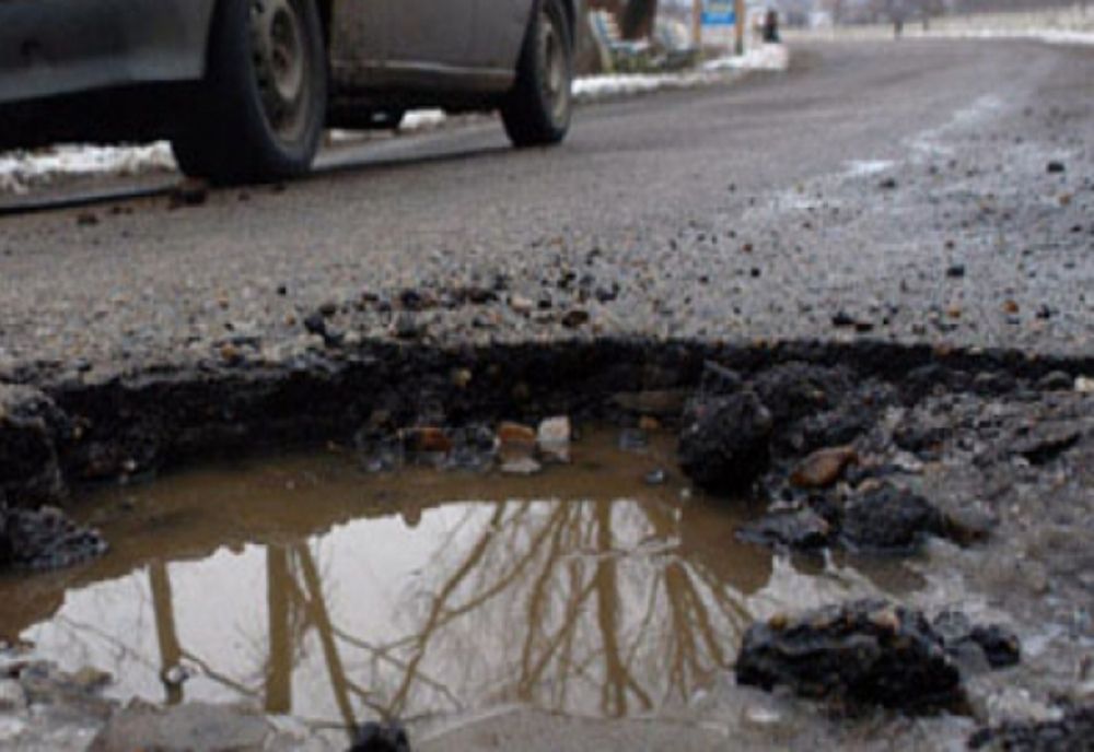 Șoferii vor putea raporta GROPILE de pe autostrăzile și drumurile naționale prin intermediul unei aplicații GPS