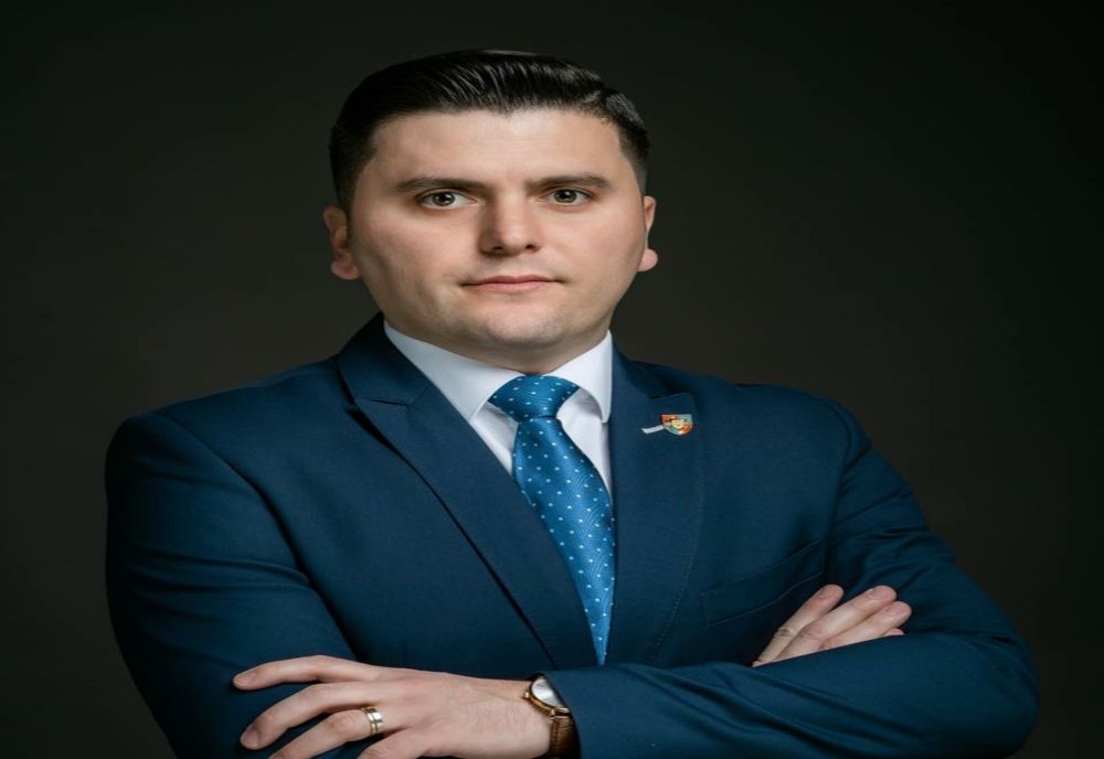 Vicepreședinte al PNL și lider al PNL Sălaj, Adrian Cozma, cere demiterea de urgență a lui Tanczos Barna pentru sfidarea simbolurilor românești