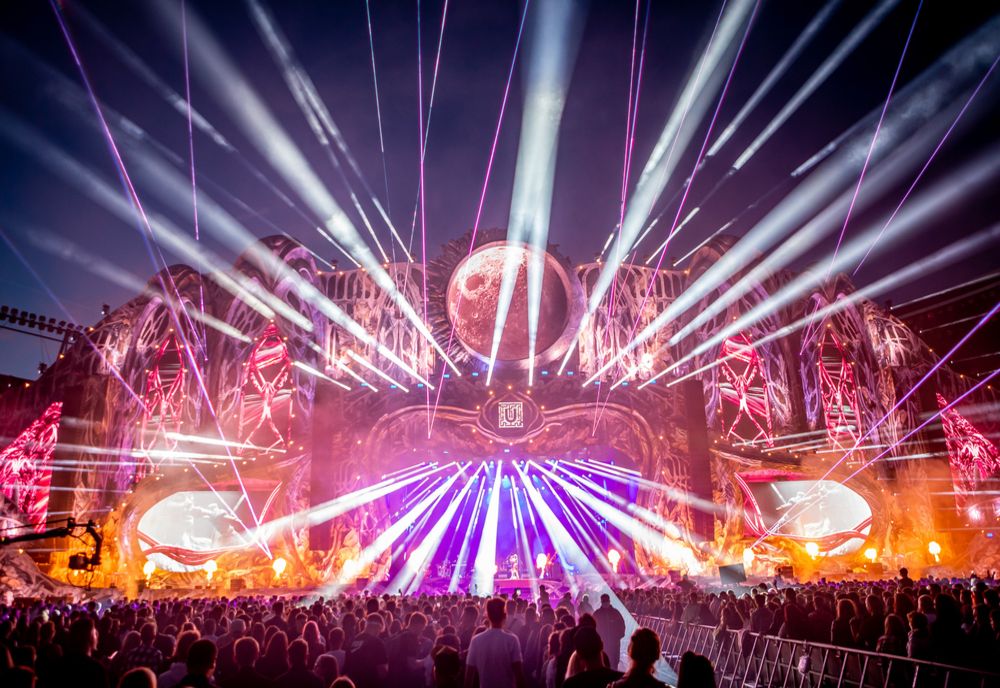 Elevii de 10 ai României primesc intrare gratuită la UNTOLD sau NEVERSEA