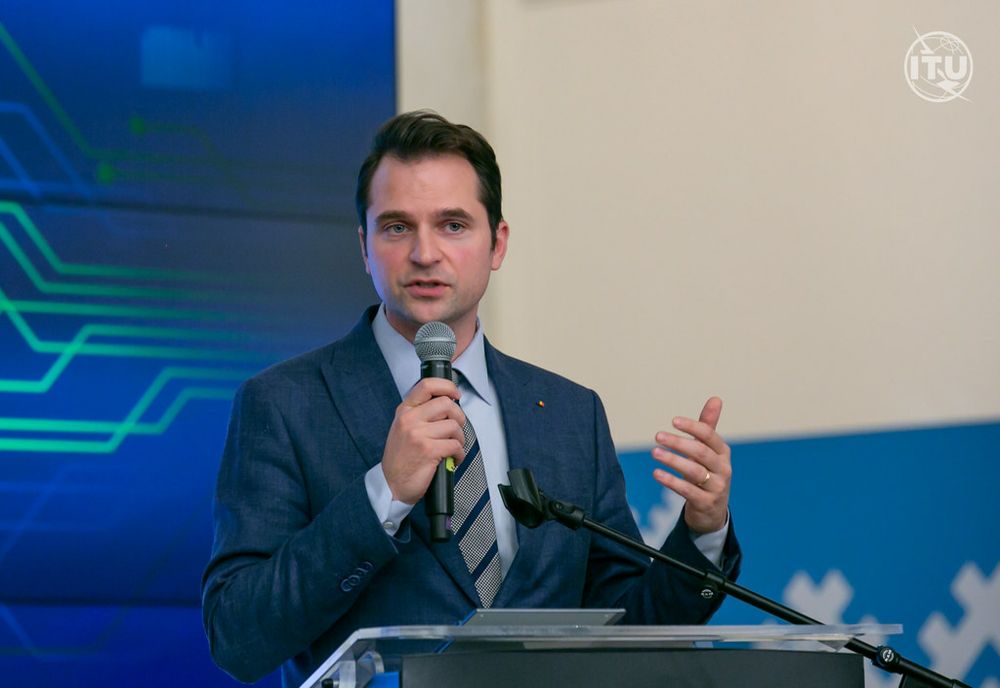 MINISTRUL ENERGIEI IL LINISTEȘTE PE ROMÂNI: UN PAȘTE CU LUMINA APRINSĂ