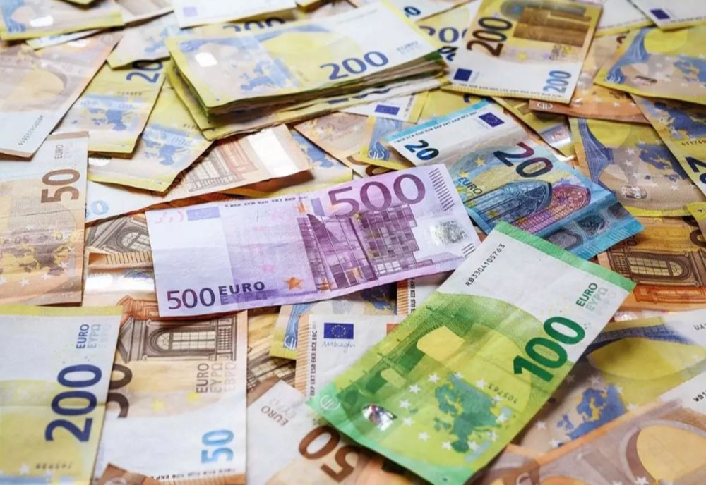 Bulgaria a trecut oficial la moneda euro!