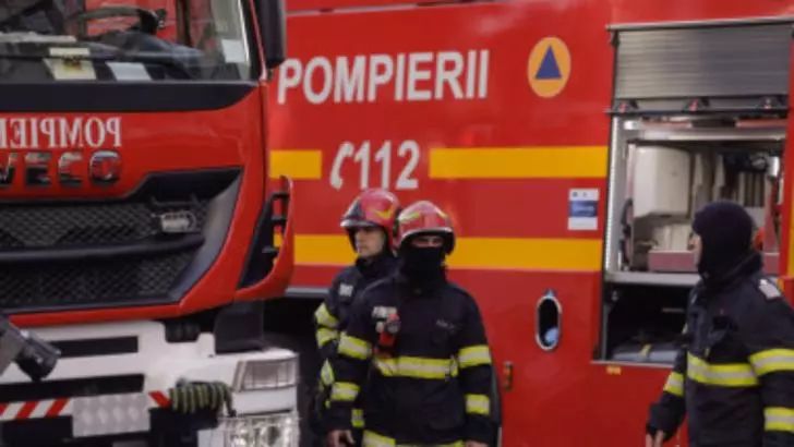 Incendiu într-o gospodărie din Zalău. Două anexe gospodăreși au fost mituite de flăcări
