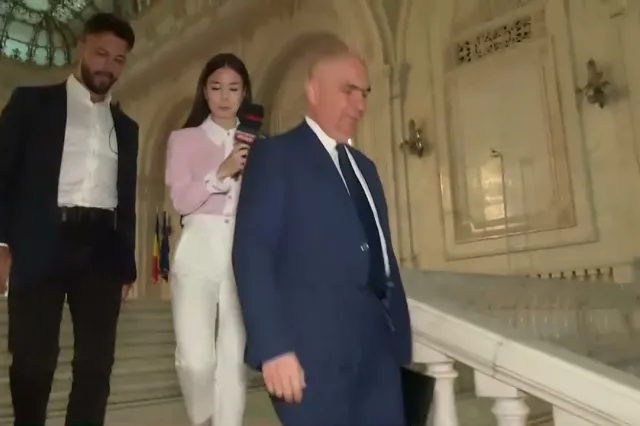Bolojan fuge de întrebările jurnaliștilor. Tăcere totală când a fost întrebat despre criza din spitale și carburanți