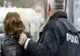 Prinsă imediat după ce a sustras bani dintr-o locuinţă