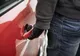 Un tânăr de 19 ani s-a ales cu dosar penal după ce a furat o maşină