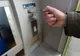 A găsit un card bancar și s-a făcut stăpân! Acum e anchetat